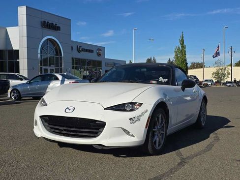 Used 2017 MAZDA MX-5 Miata Sport RWD image 15