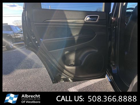 Used 2021 Jeep Grand Cherokee Laredo X image 14