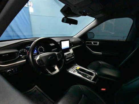 Used 2021 Ford Explorer XLT w/ Equipment Group 202A AWD/4WD image 2
