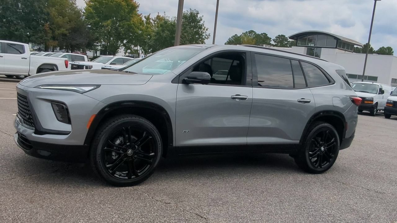 Used 2026 Buick Enclave Sport Touring w/ Power Package FWD image 4