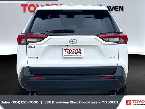 Used 2024 Toyota RAV4 XLE FWD image 4
