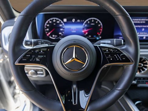 Used 2025 Mercedes-Benz G 550 image 11