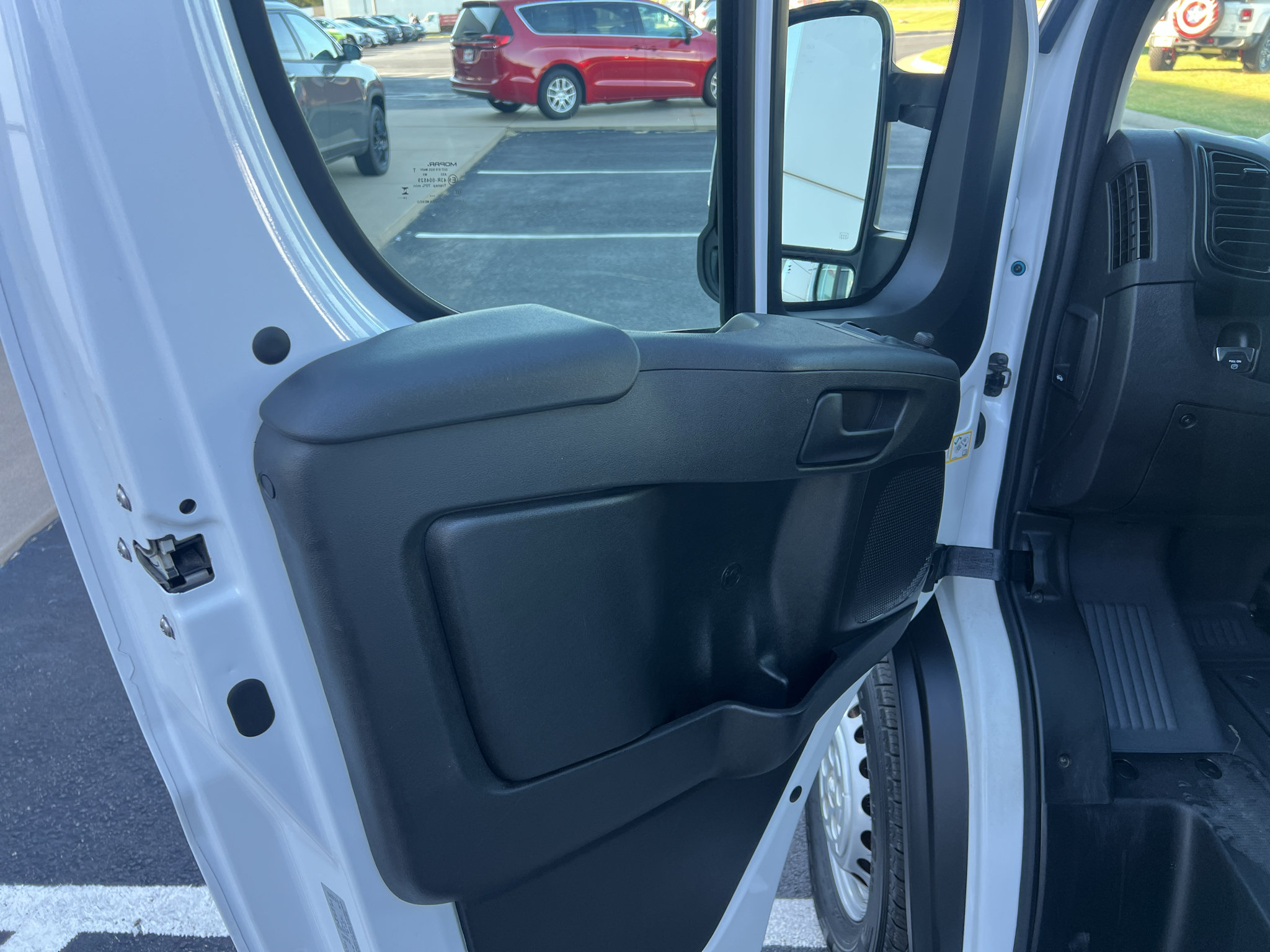Used 2025 RAM ProMaster 2500 w/ Convenience Group FWD image 25