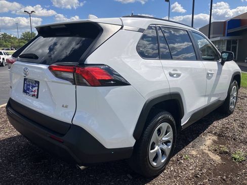 Used 2021 Toyota RAV4 LE FWD image 3