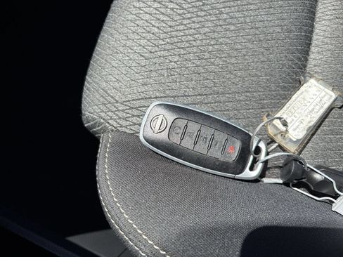 Used 2025 Nissan Rogue SV FWD image 27