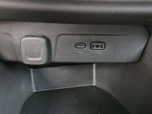 Used 2025 Chevrolet Trax LS w/ LS Convenience Package image 16