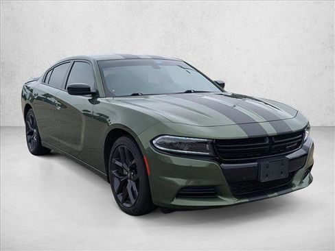 Used 2022 Dodge Charger SXT w/ Blacktop Package RWD image 3