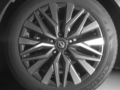 Used 2025 Nissan Altima 2.5 SV FWD image 12