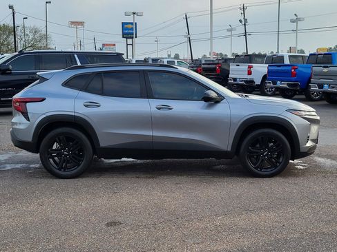 Used 2025 Chevrolet Trax ACTIV w/ Sunroof Package image 6
