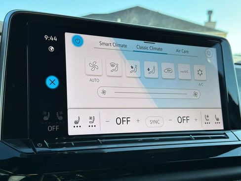 Used 2024 Volkswagen Atlas Cross Sport SE w/ Panoramic Sunroof Package image 38