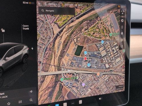 Used 2025 Tesla Model Y Long Range image 16