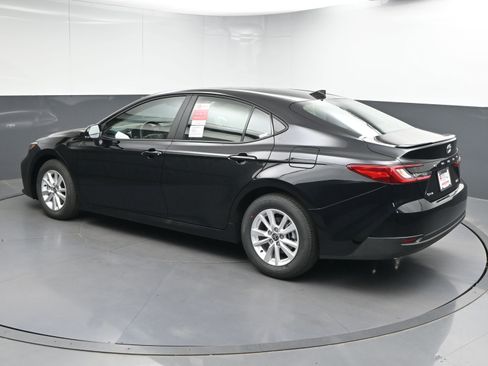 Used 2025 Toyota Camry LE w/ Convenience Package image 6