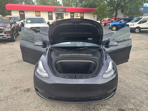 Used 2022 Tesla Model Y Long Range AWD/4WD image 11