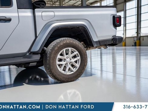 Used 2023 Jeep Gladiator Sport image 33