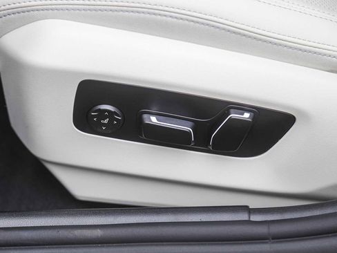 New 2026 BMW i5 eDrive40 w/ Premium Package image 18