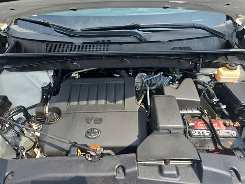Used 2016 Toyota Highlander Limited w/ Driver Technology Package AWD/4WD image 32