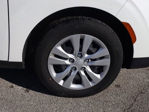 Used 2025 Kia Soul LX image 14