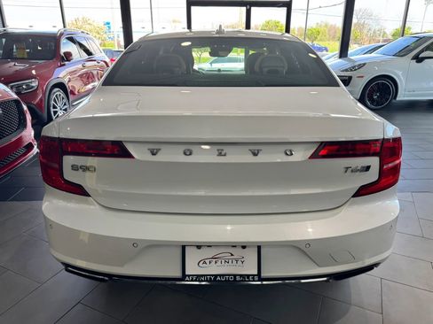 Used 2017 Volvo S90 T6 Inscription w/ Vision Package image 4
