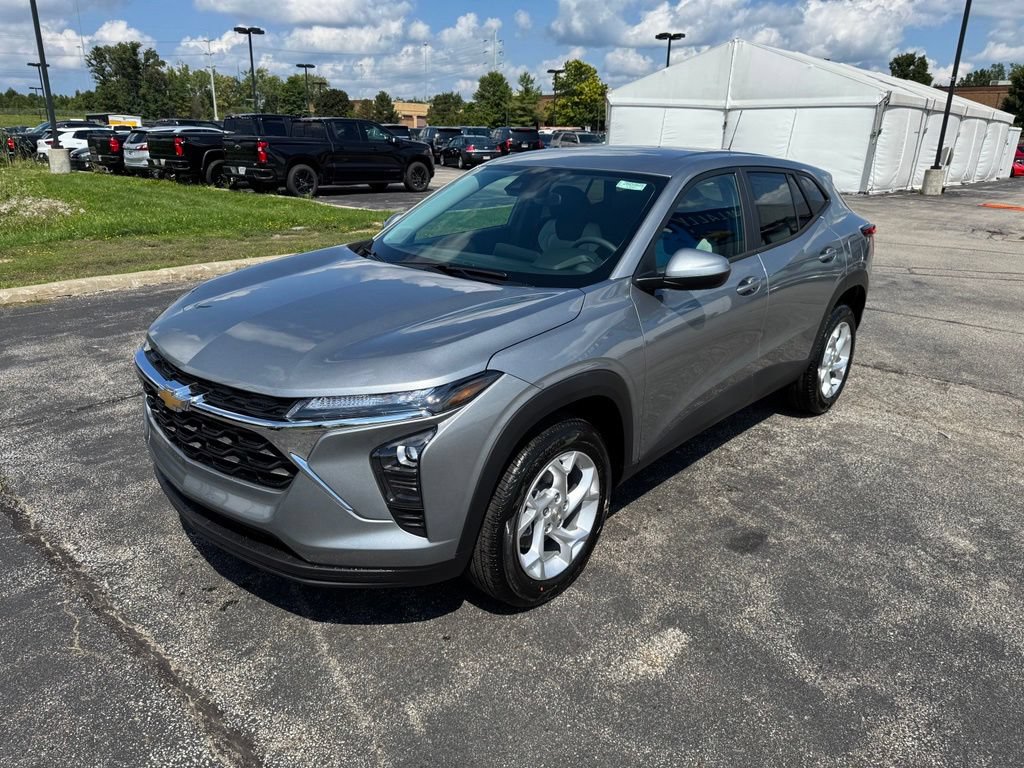 New 2026 Chevrolet Trax LS w/ LS Convenience Package FWD image 3