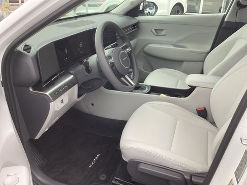 Used 2025 Hyundai Kona SE FWD image 13