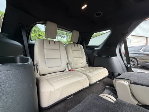Used 2018 Ford Explorer XLT w/ Equipment Group 202A FWD image 23