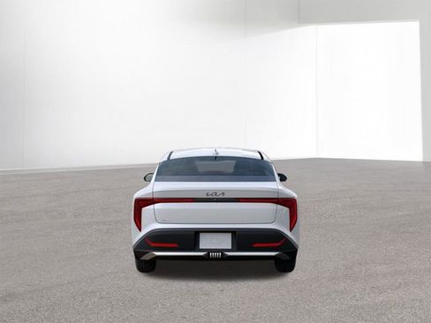 Used 2025 Kia K4 LX image 5