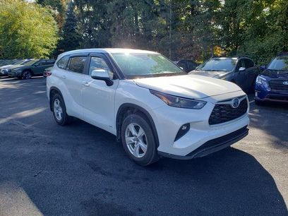 Used 2023 Toyota Highlander LE