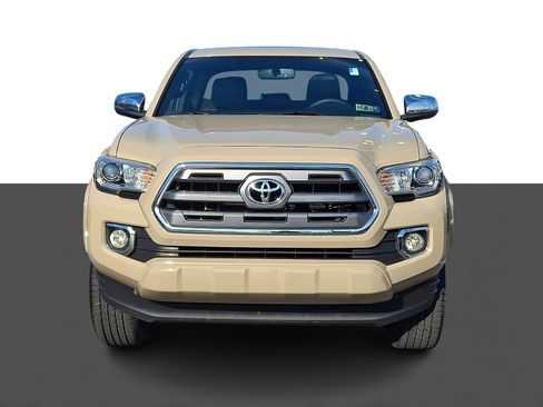 Used 2017 Toyota Tacoma Limited image 2