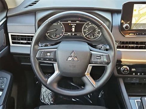 Used 2022 Mitsubishi Outlander SE image 23