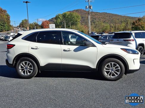 Used 2022 Ford Escape SE image 11