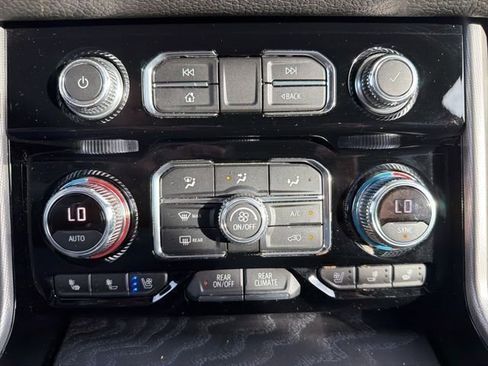 Used 2021 GMC Yukon Denali w/ Denali Premium Package image 16