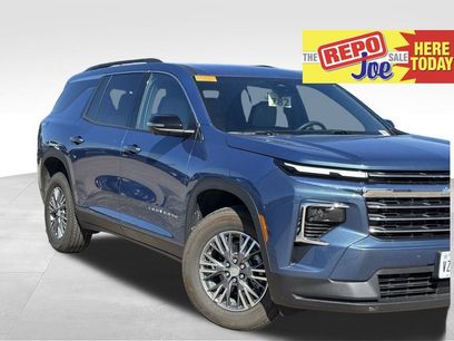 Used 2025 Chevrolet Traverse LT w/ Driver Confidence Package