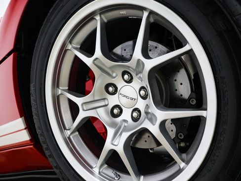 Used 2006 Ford GT RWD image 82