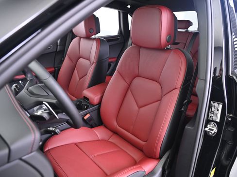 Used 2025 Porsche Macan image 34