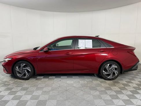 Used 2026 Hyundai Elantra Limited FWD image 3