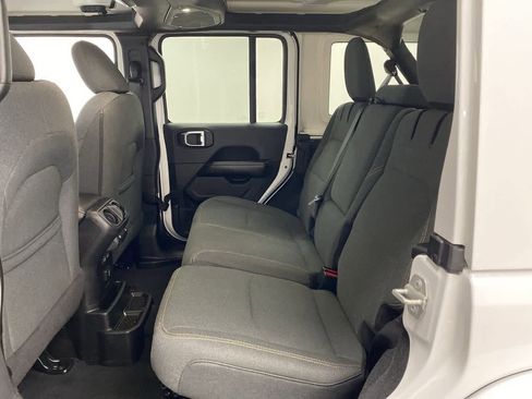 Used 2024 Jeep Wrangler Sahara image 17