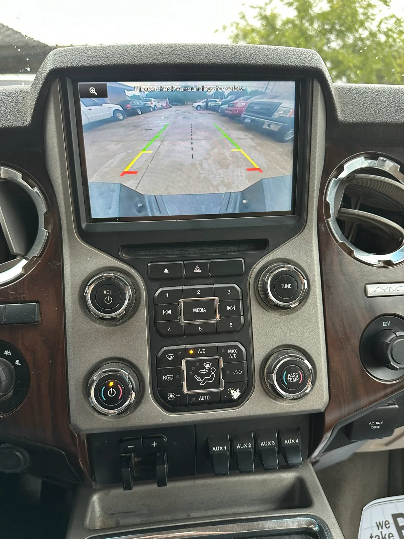 Used 2015 Ford F250 Lariat w/ Lariat Ultimate Package AWD/4WD image 12