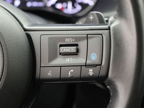 Used 2025 Nissan Pathfinder SV image 19