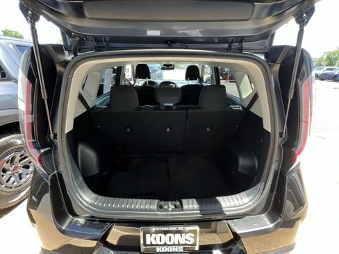 Used 2025 Kia Soul LX FWD image 32