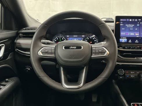 Used 2025 Jeep Compass Trailhawk AWD/4WD image 15