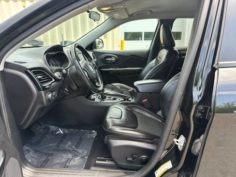 Used 2019 Jeep Cherokee Latitude Plus AWD/4WD image 20