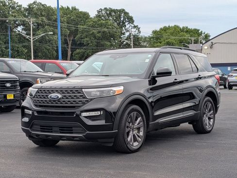 Used 2024 Ford Explorer XLT w/ Equipment Group 202A AWD/4WD image 3