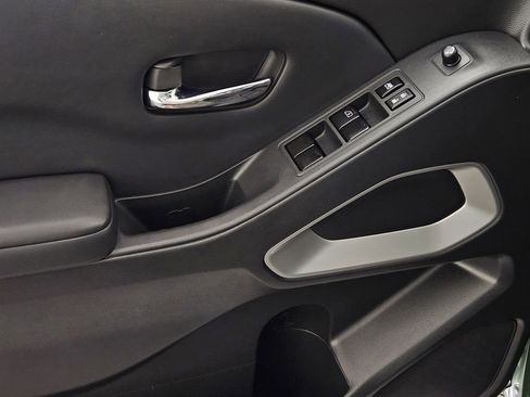 Used 2022 Nissan Frontier SV image 24