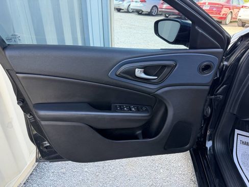 Used 2015 Chrysler 200 S w/ Comfort Group AWD/4WD image 9