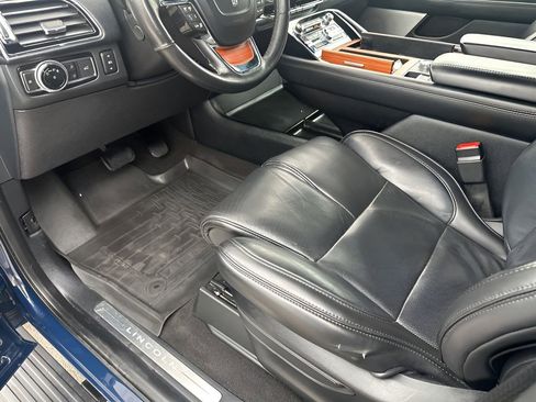 Used 2019 Lincoln Navigator L Reserve image 28