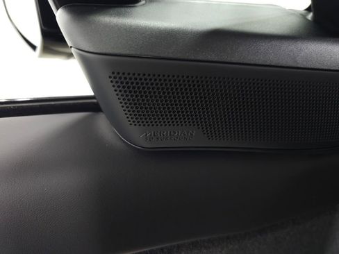 Used 2025 Land Rover Range Rover Sport SE image 17