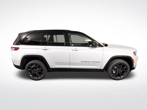 New 2025 Jeep Grand Cherokee Limited image 8