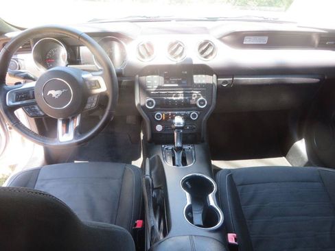 Used 2016 Ford Mustang Coupe RWD image 12