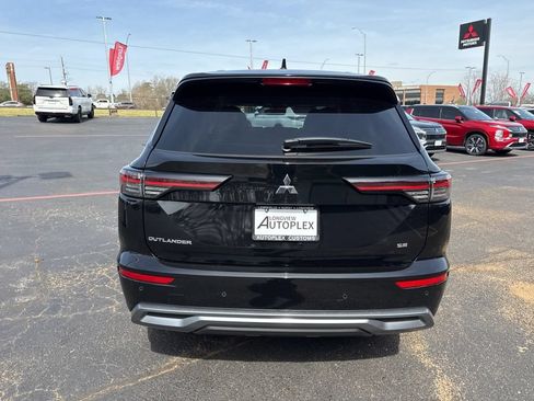New 2026 Mitsubishi Outlander LE FWD image 7
