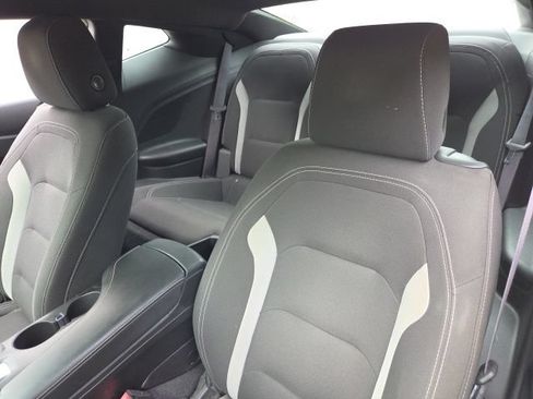 Used 2017 Chevrolet Camaro SS RWD image 9